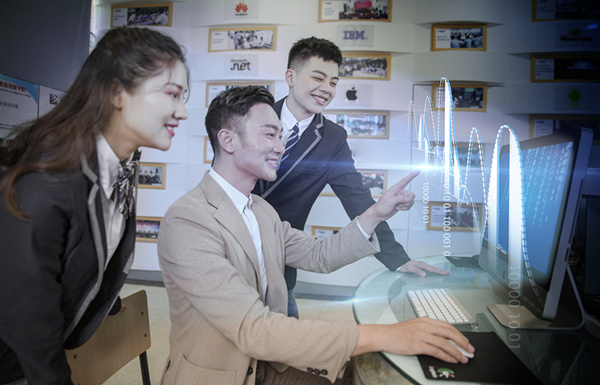初中畢業(yè)學WEB前端開發(fā)<a href=http://njxh.cn target=_blank class=infotextkey>專業(yè)</a>前景如何？