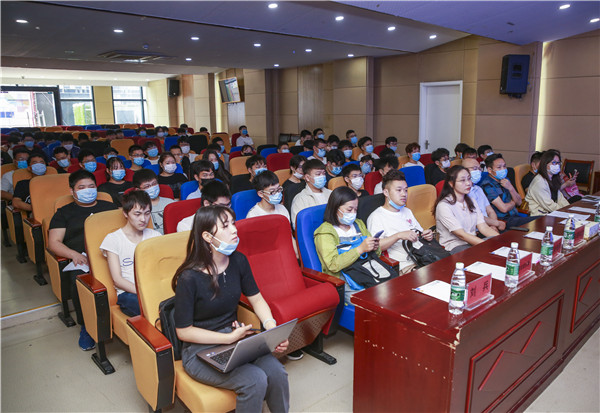 就業(yè)保障丨千企萬崗進校園，助力學子精準就業(yè)！