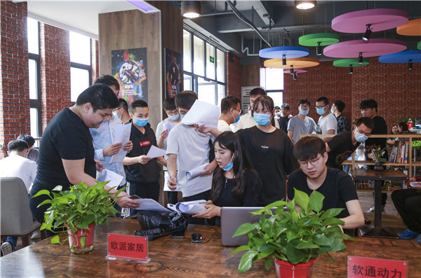 就業(yè)保障丨千企萬崗進校園，助力學子精準就業(yè)！