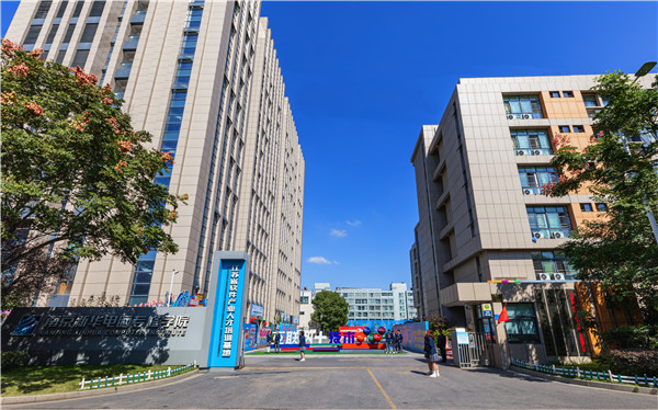 南京新華五一試學(xué)周，0元吃住學(xué)只等你來！