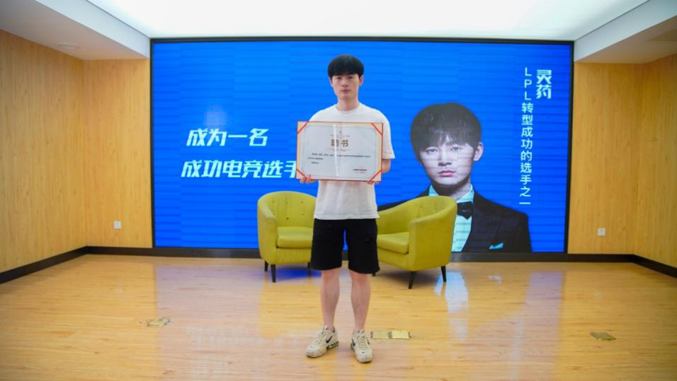 傳遞向上力量！新華電腦學?！独蠋焷砹恕?月繼續(xù)開講！