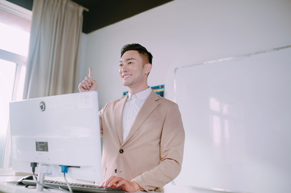 初中畢業(yè)生選<a href=http://njxh.cn target=_blank class=infotextkey>專業(yè)</a>，怎么選？