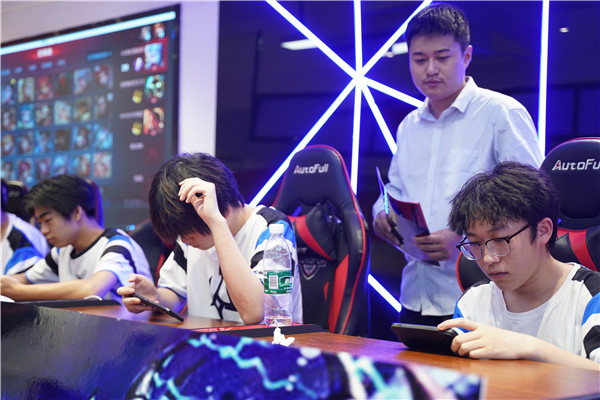 恭喜！我校學生代表隊榮獲2023 年“迎亞運”新華電腦教育王者榮耀電競對抗賽亞軍