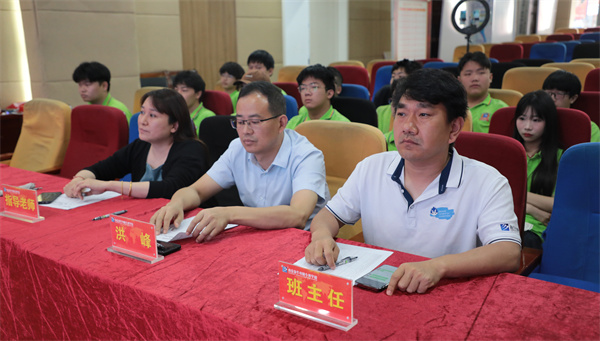 南京新華電腦專修學(xué)校互聯(lián)網(wǎng)2303班結(jié)課答辯圓滿落幕，學(xué)子展現(xiàn)<a href=http://njxh.cn target=_blank class=infotextkey>專業(yè)</a>技能與風(fēng)采