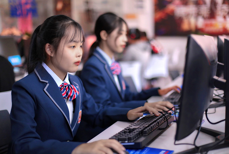 初高中女生學(xué)什么專業(yè)好？女生最吃香的互聯(lián)網(wǎng)熱門專業(yè)排名出爐！
